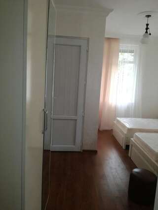 Гостевой дом Avto House Батуми Трехместный номер-2