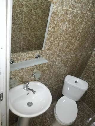 Гостевой дом Avto House Батуми Трехместный номер-5