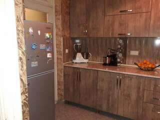 Гостевой дом Avto House Батуми Трехместный номер с основными удобствами-7